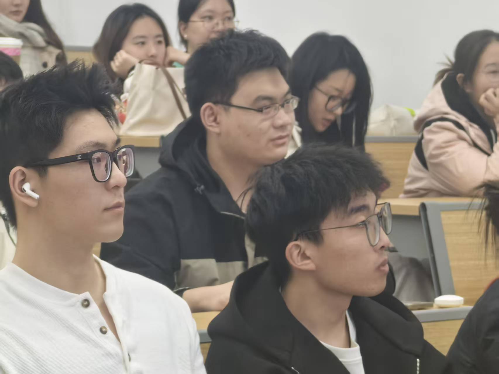太阳成tyc集团举办专题讲座 解锁“挑战杯”备赛核心要点