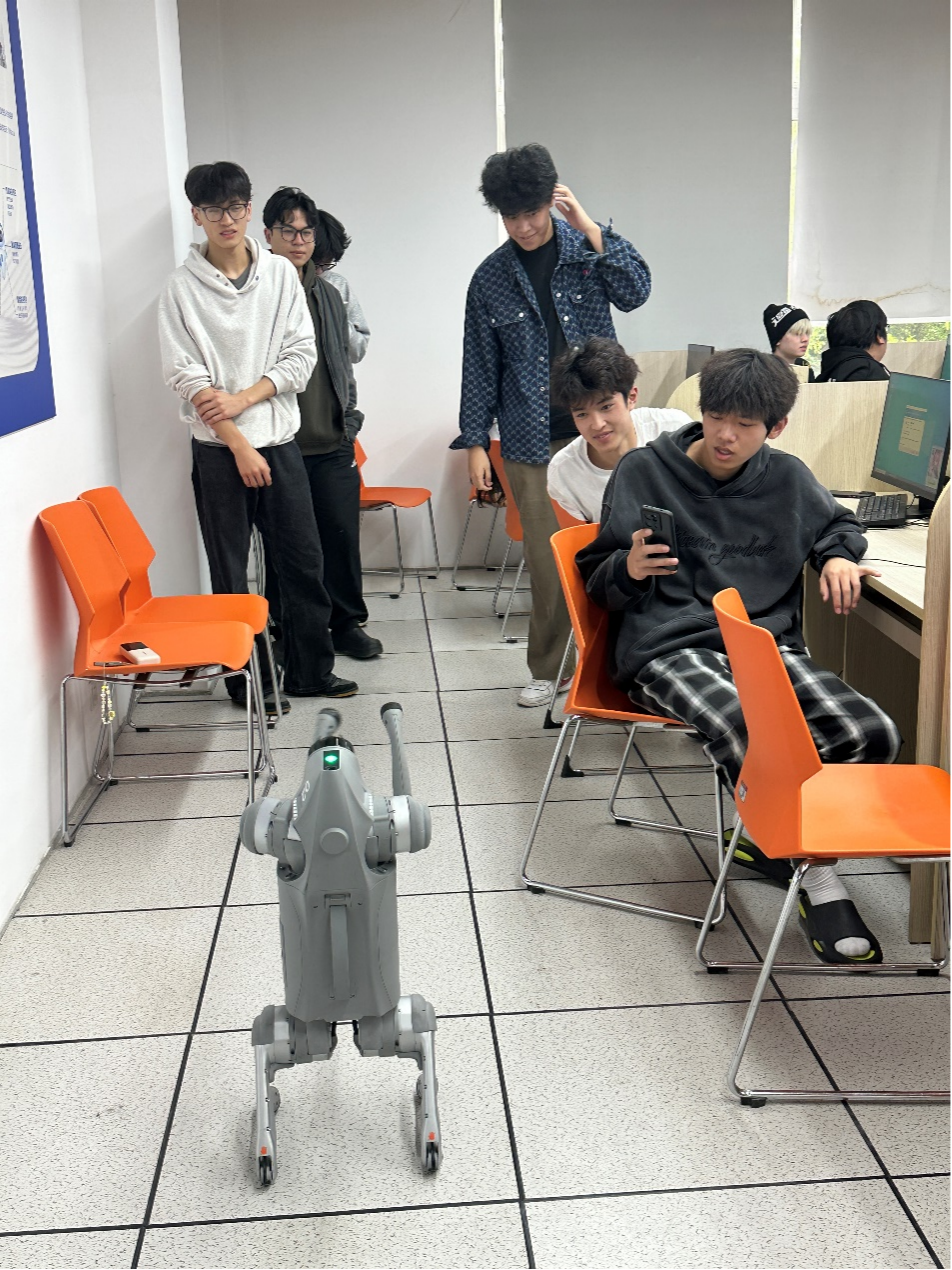 企业导师进课堂:AI 赋能视觉营销 实战精修助力电商转化 —— 上海万淘电子商务有限公司导师走进太阳成tyc集团课堂